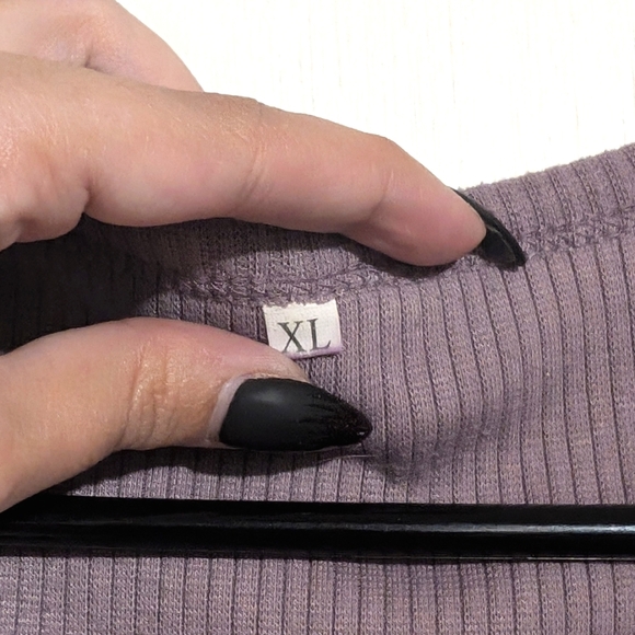 Ribbed Button Sleeveless V Neck Tank Top XL - Picture 2 of 2